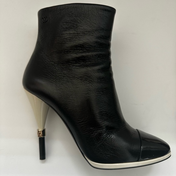 CHANEL CC Karl Lagerfeld Black Captoe Patent Ankle Heel Booties Boots 38 - Picture 9 of 10